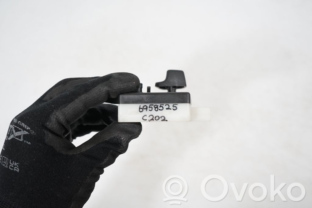 Seat control switch (10)