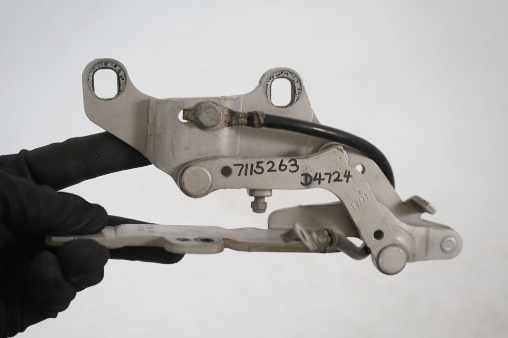 Engine bonnet/hood hinges (7)