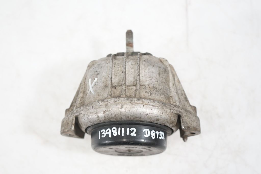 Engine mount bracket (7)