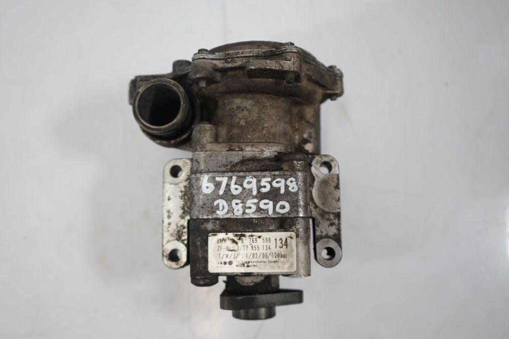 Power steering pump (11)