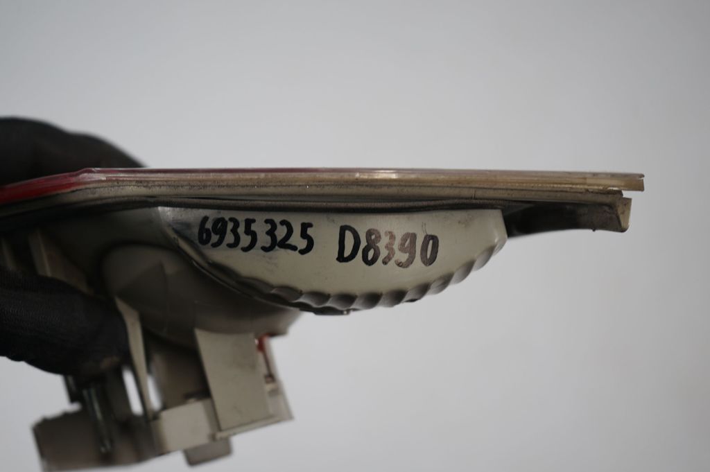 Tailgate rear/tail lights (9)