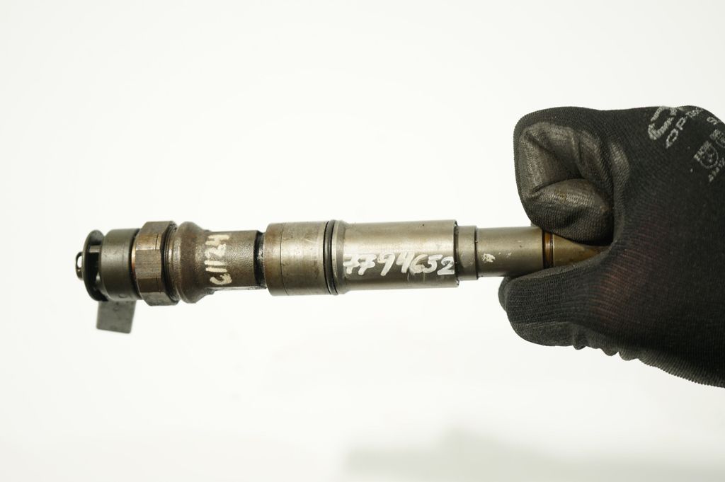 Fuel injector (7)