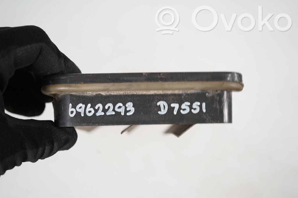 Quarter panel pressure vent (8)