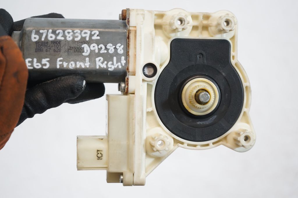 Rear door window regulator motor (8)