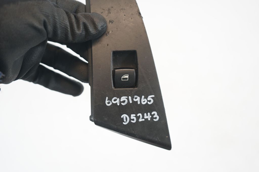 Electric window control switch (8)