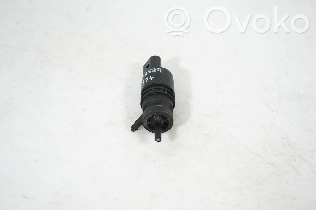Windscreen/windshield washer pump (2)