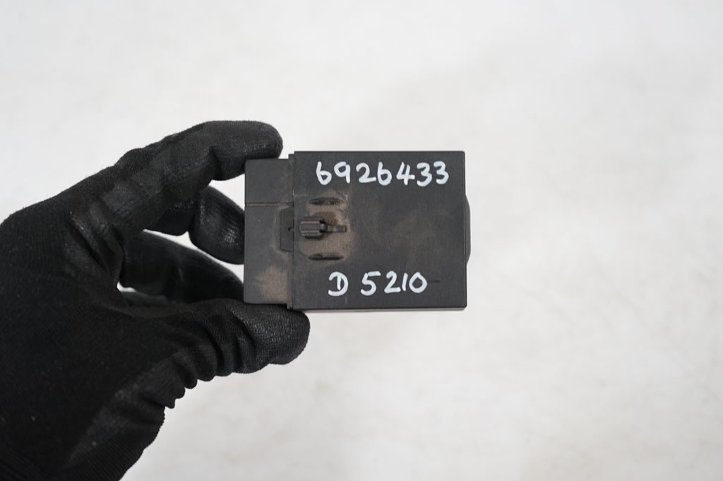 Seat control module (8)