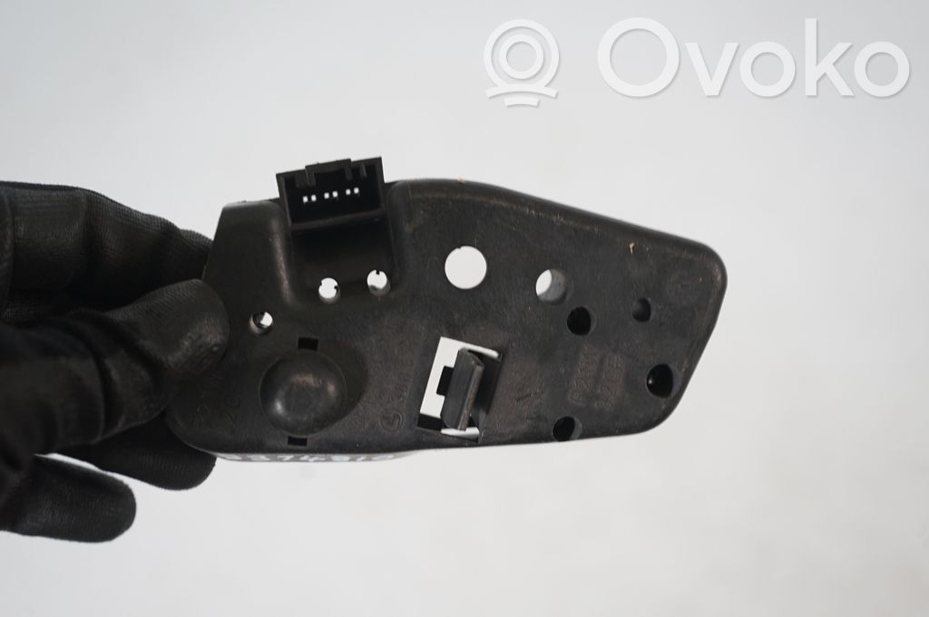 Tail light bulb cover holder (7)