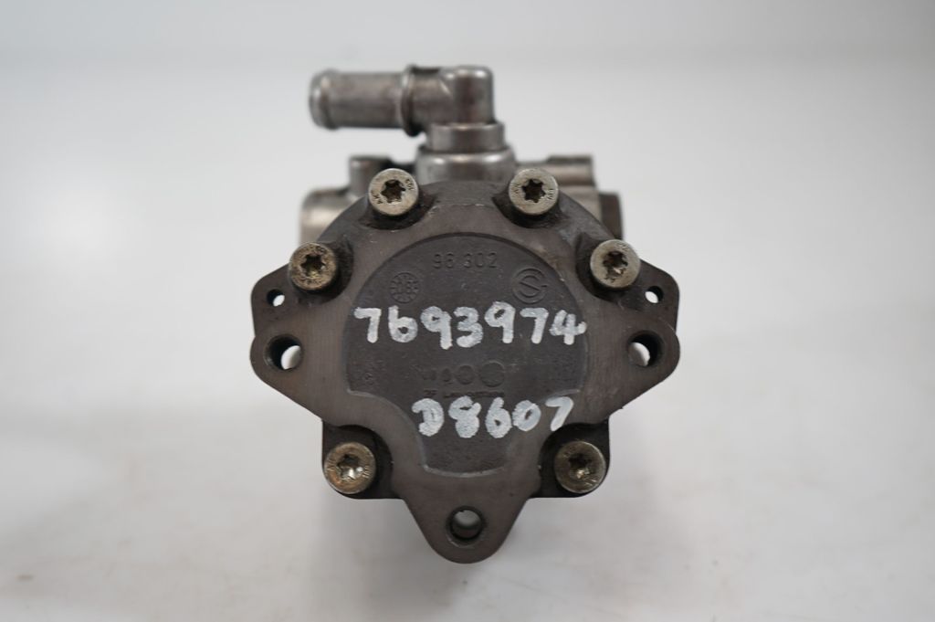 Power steering pump (10)