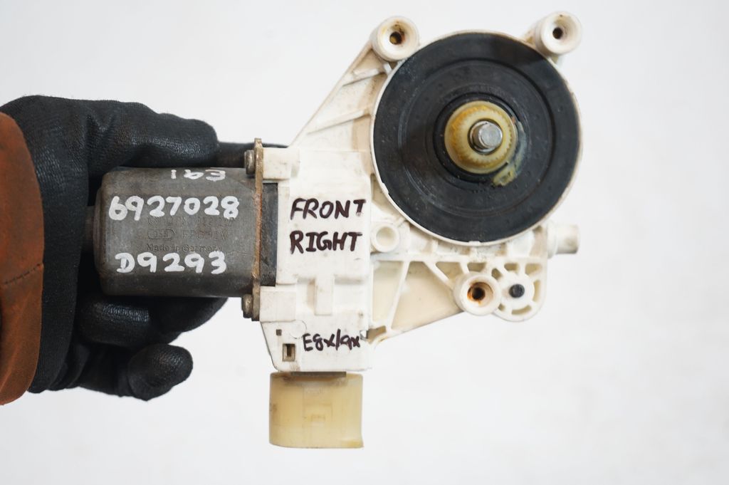 Front door window regulator with motor (8)