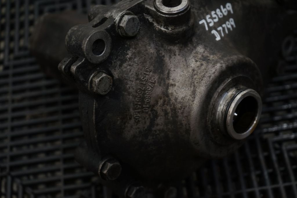 Front differential (4)