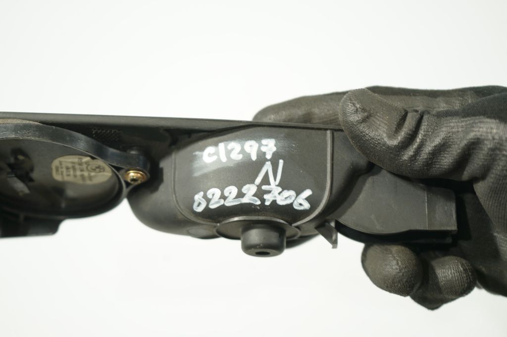 Front door interior handle (8)