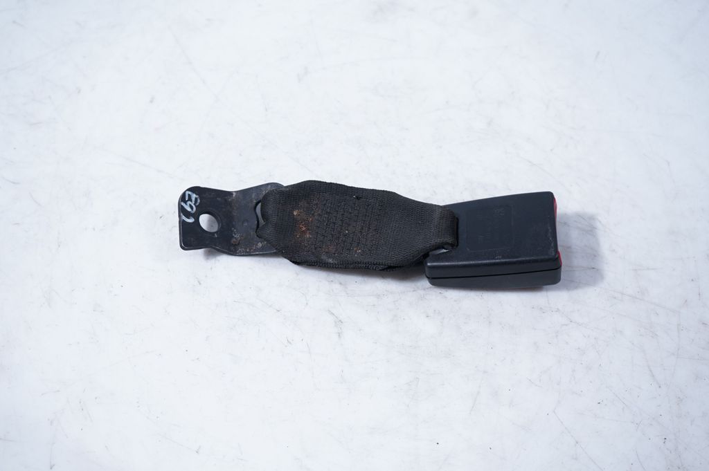 Rear seatbelt buckle (6)