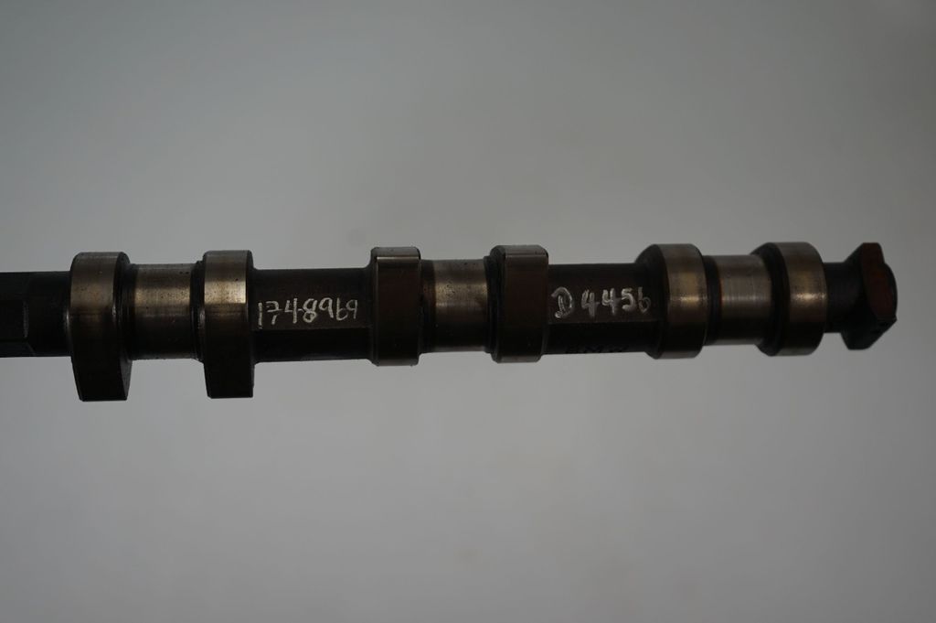 Camshaft (5)