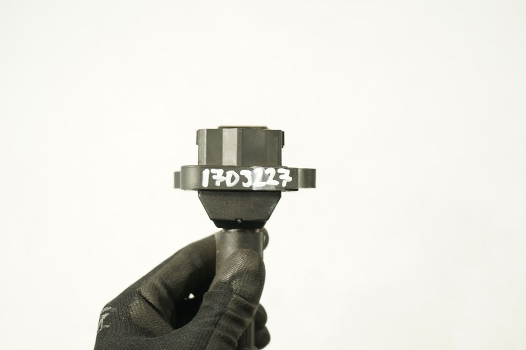 High voltage ignition coil (8)