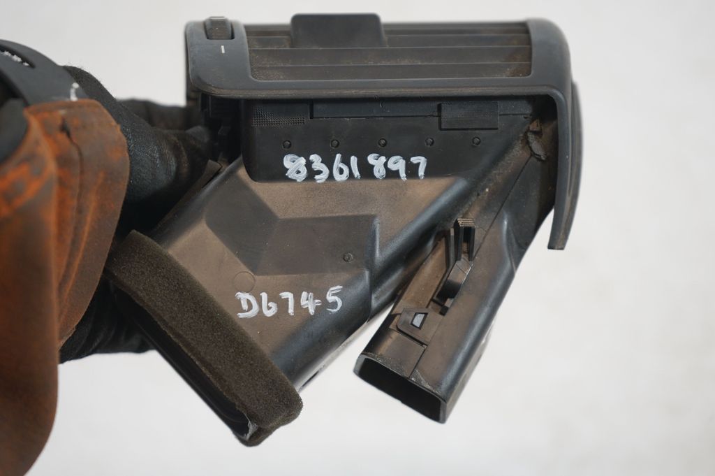 Dashboard side air vent grill/cover trim (8)