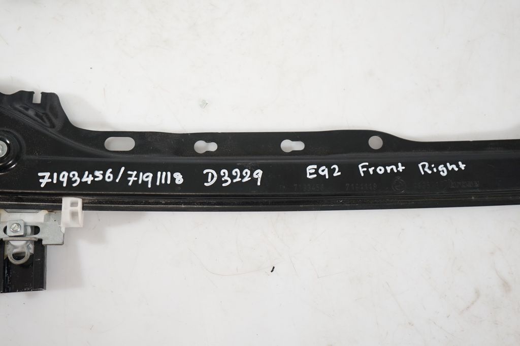 Front door window regulator with motor (9)