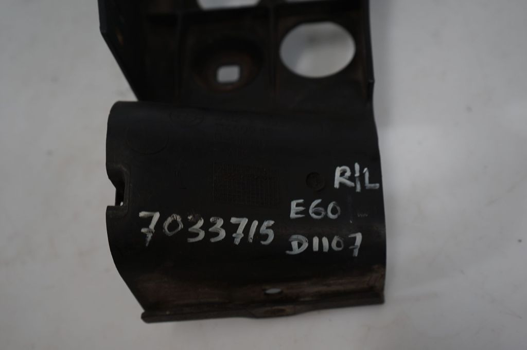 Rear bumper mounting bracket (8)