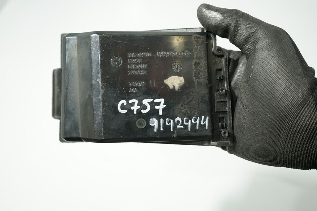 Glove box (7)