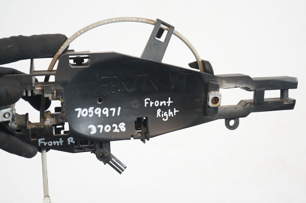 Front door exterior handle/bracket (7)