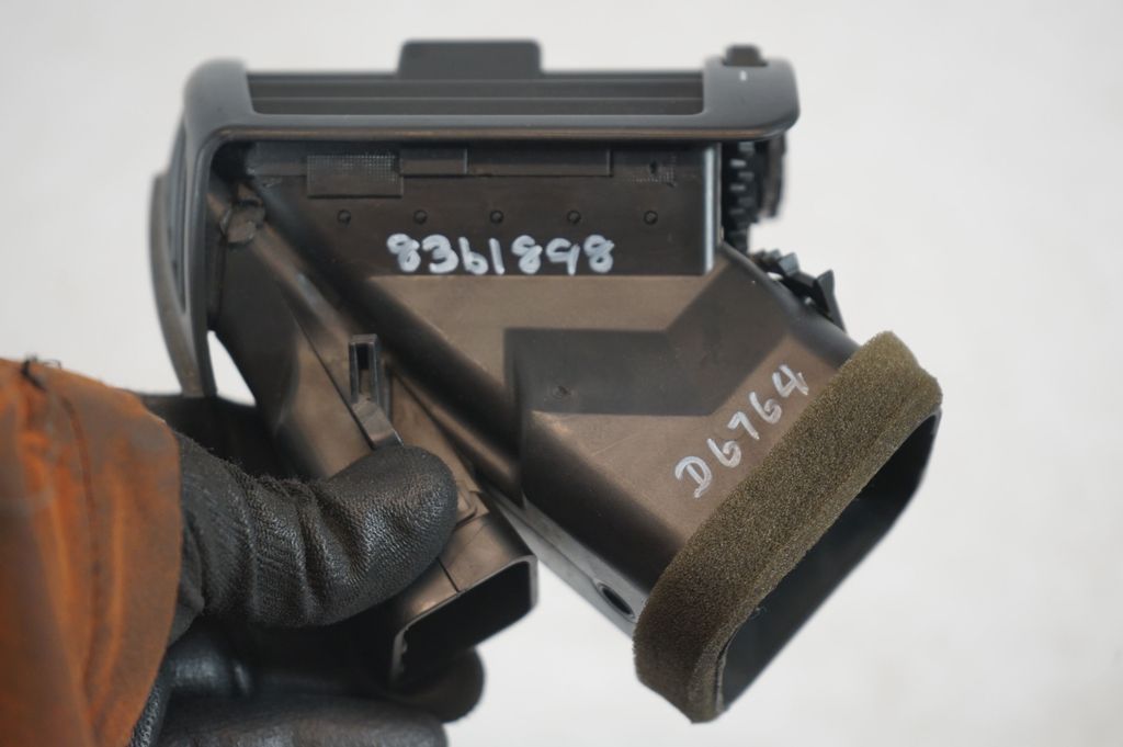 Dashboard side air vent grill/cover trim (8)