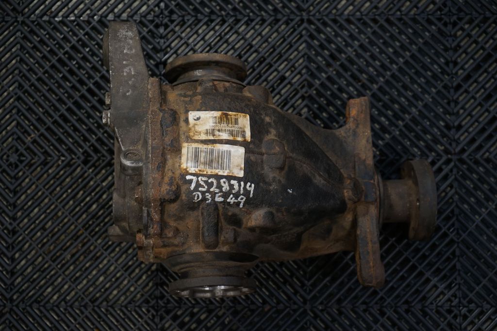Rear differential (6)