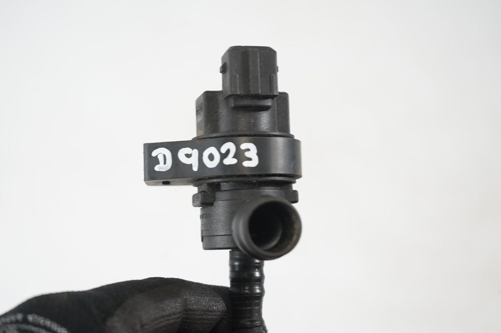 Fuel tank valve (9)