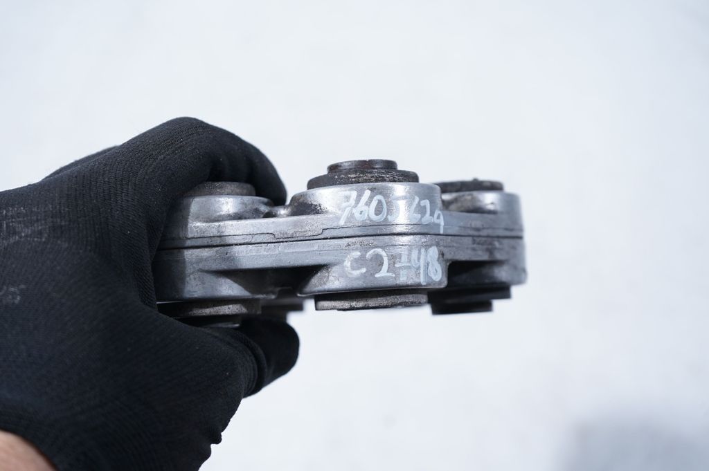 Rear prop shaft donut coupling/joint (6)