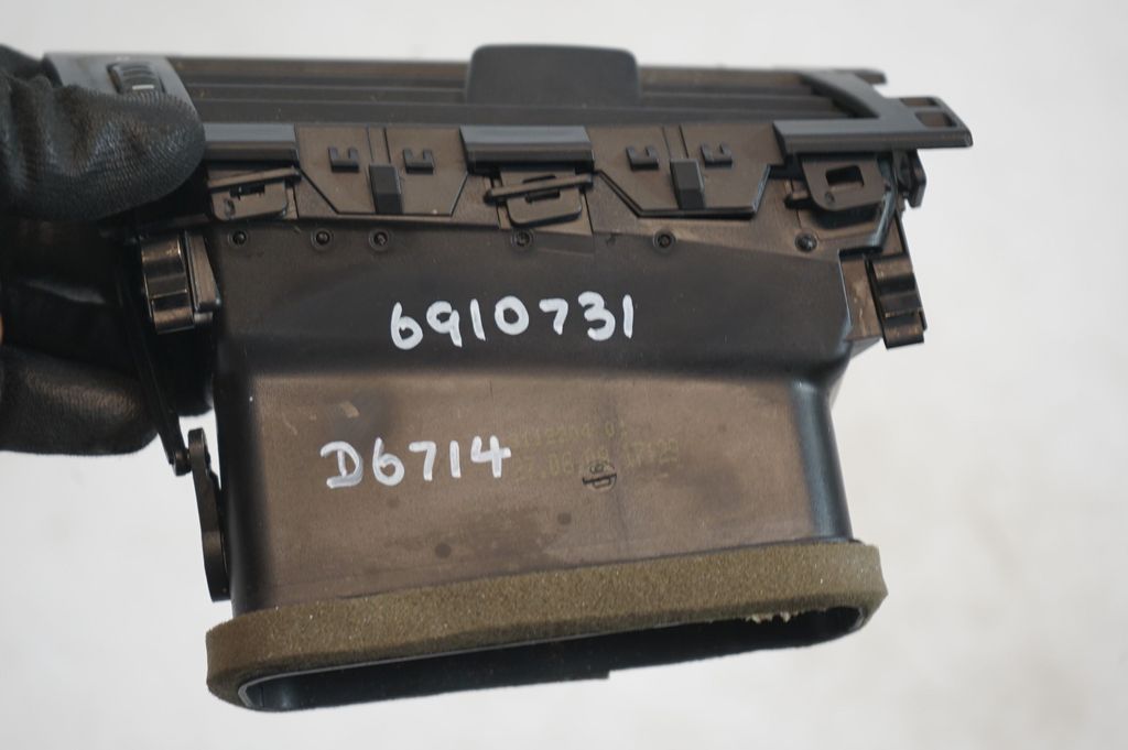 Dashboard side air vent grill/cover trim (8)