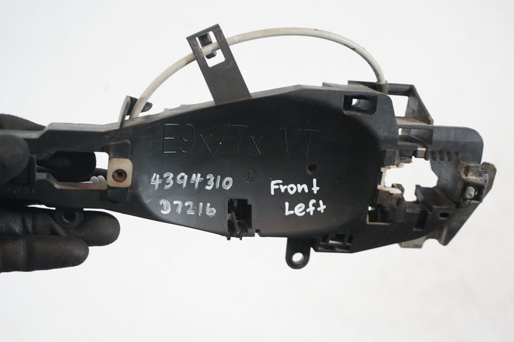 Front door exterior handle/bracket (6)