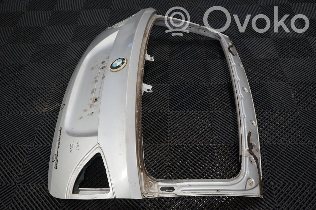 Tailgate/trunk/boot lid (2)