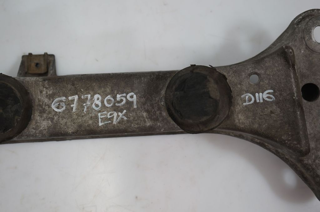 Gearbox mounting bracket (7)