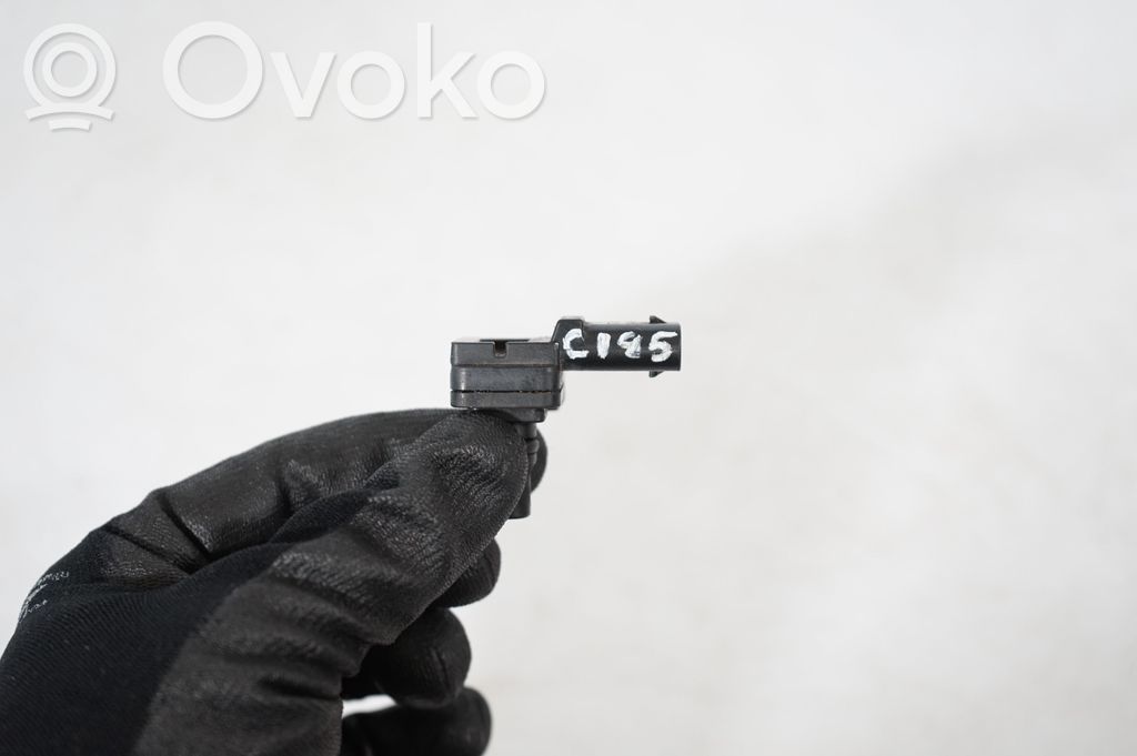 Air pressure sensor (7)