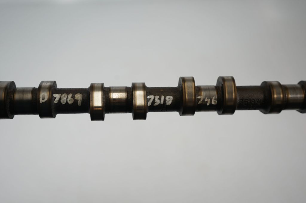 Camshaft (5)