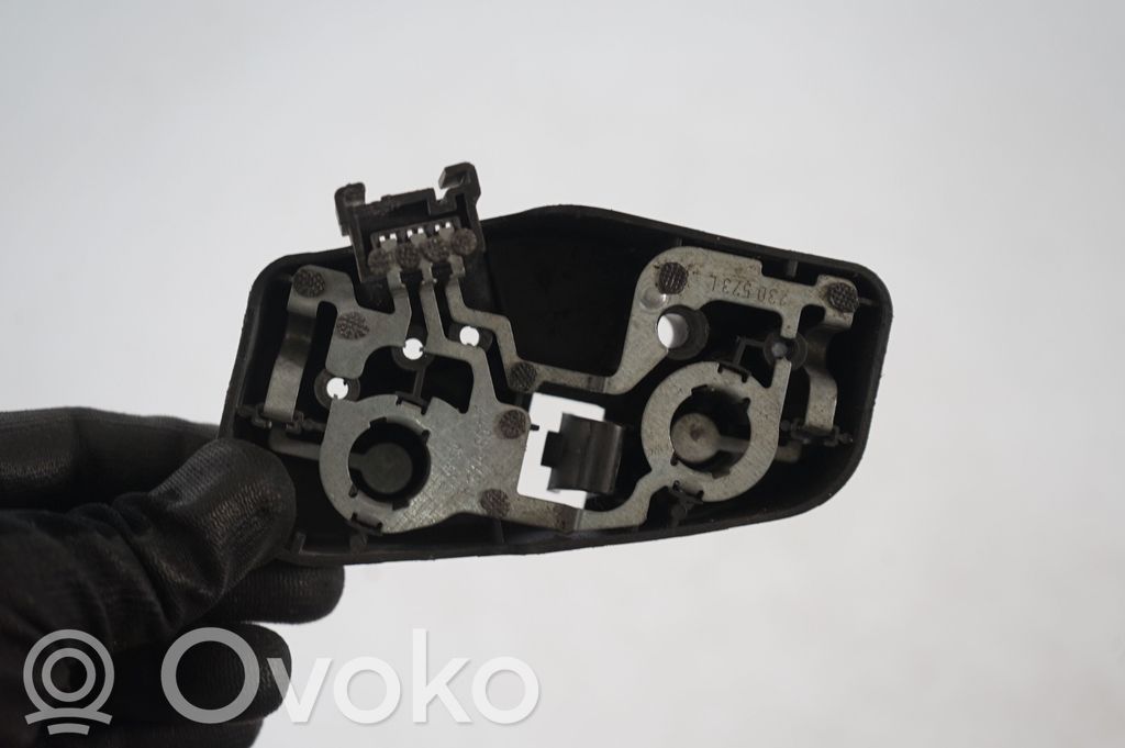 Tail light bulb cover holder (6)