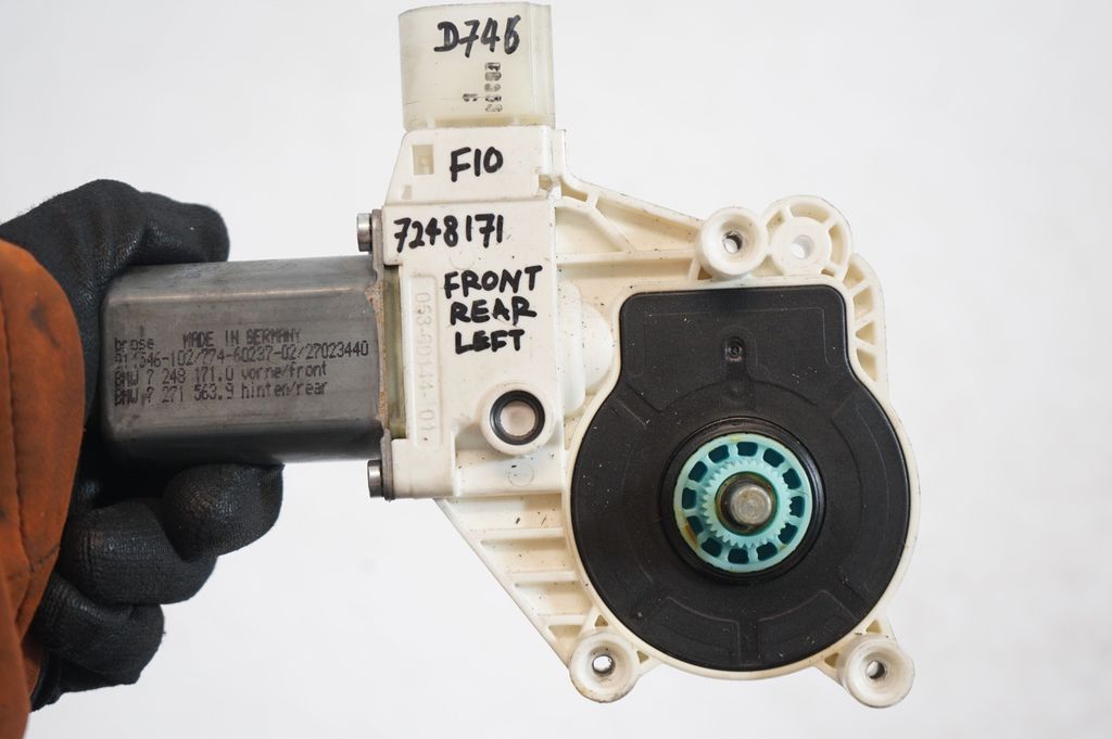 Front door window regulator with motor (8)