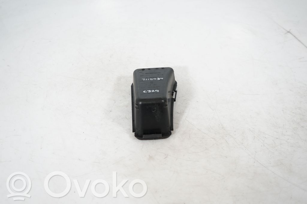 Engine bonnet/hood hinges (5)