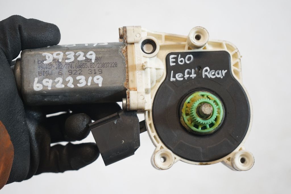 Rear door window regulator motor (8)