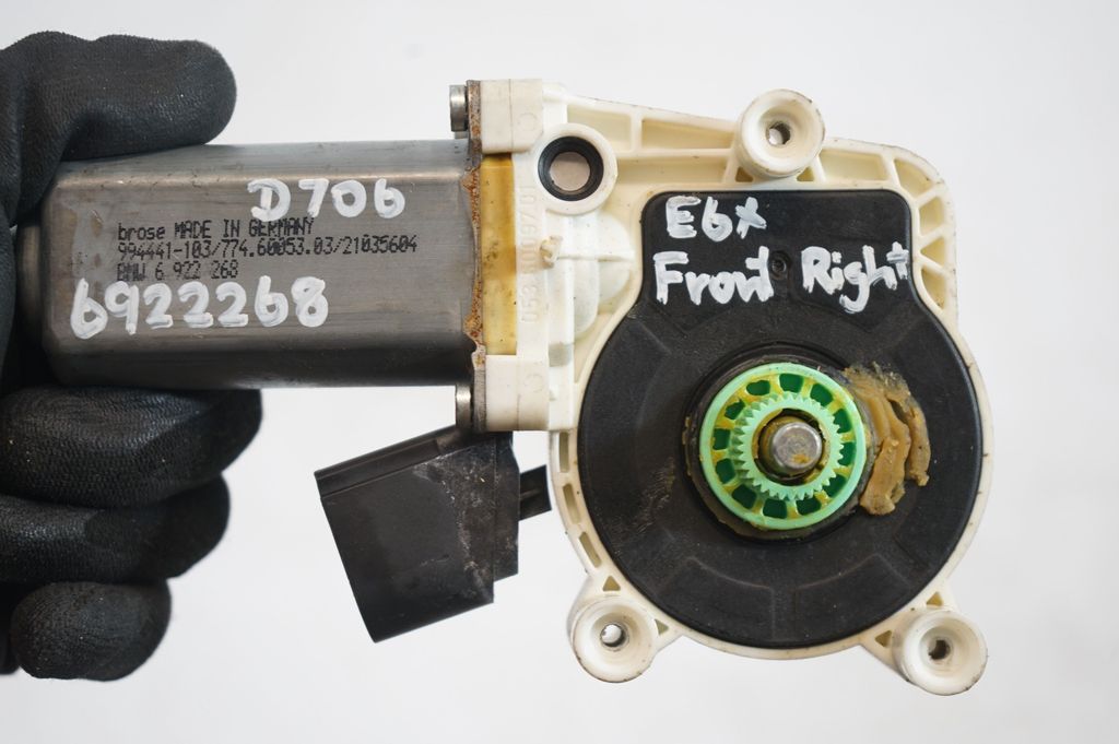 Front door window regulator with motor (8)