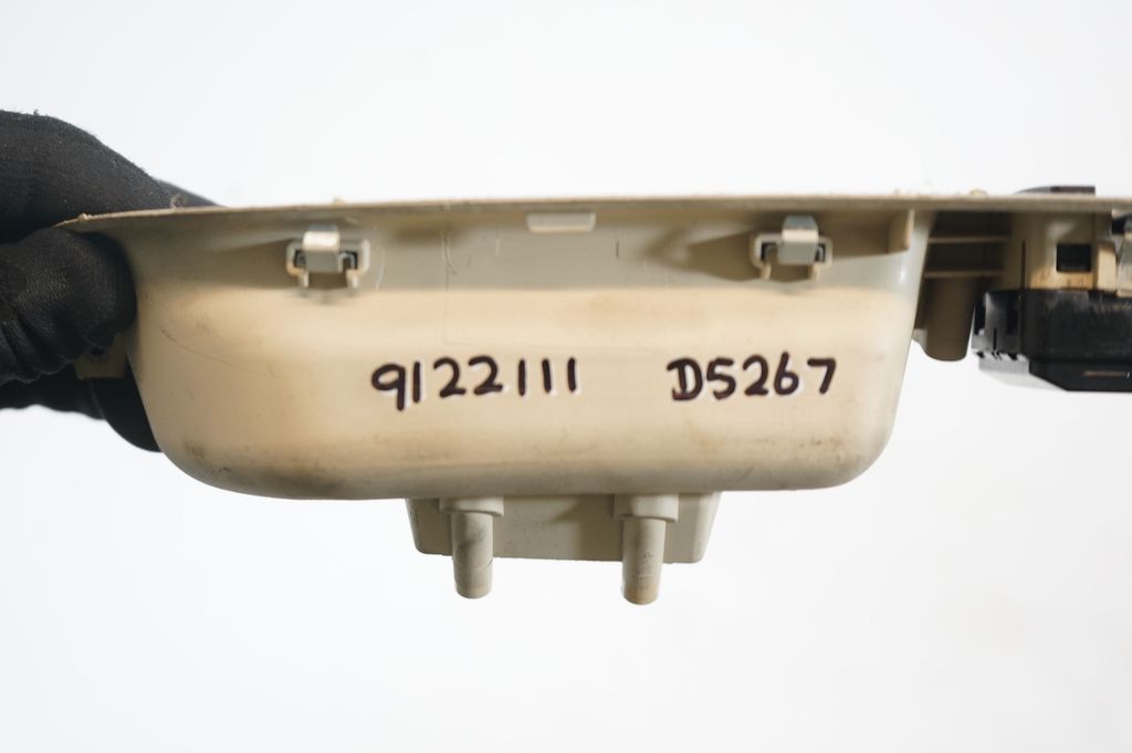 Electric window control switch (8)