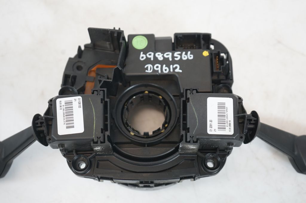 Wiper turn signal indicator stalk/switch (11)