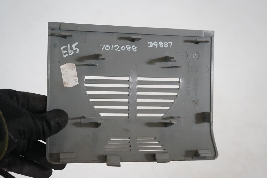 Trunk/boot side trim panel (6)