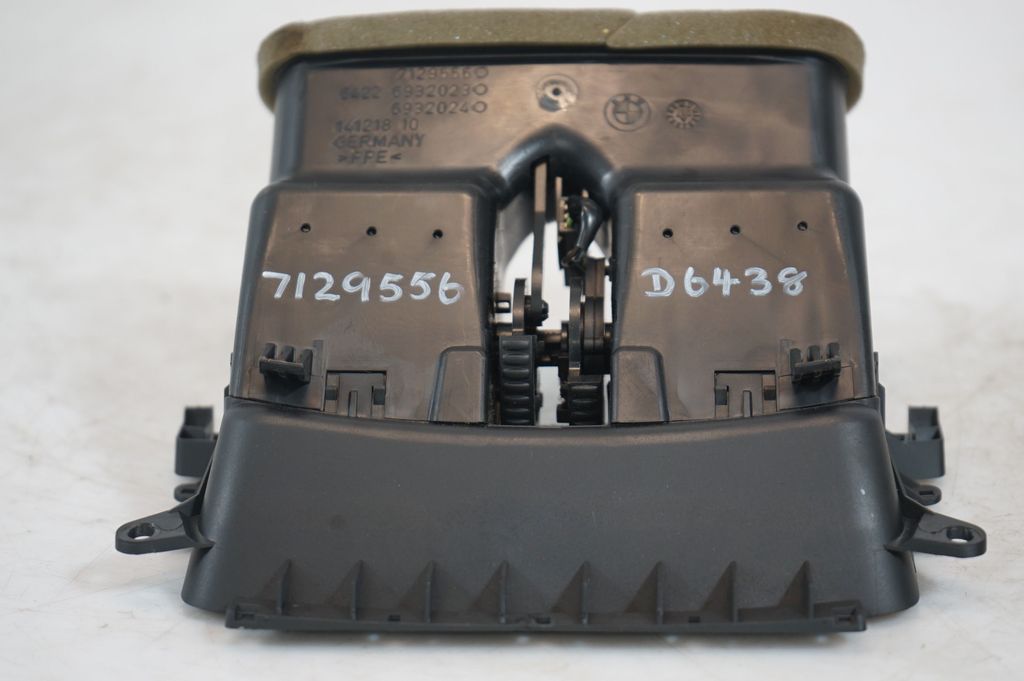 Rear air vent grill (9)