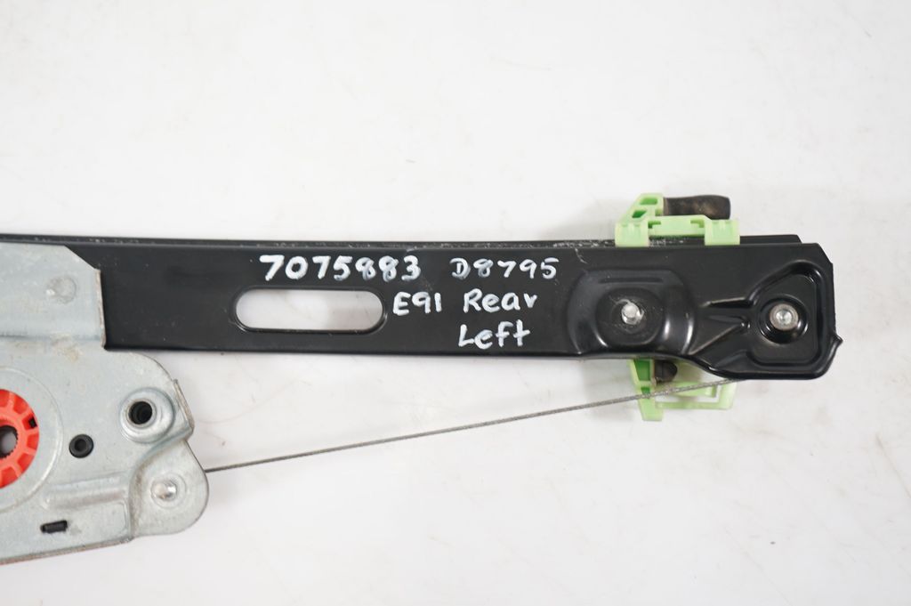 Rear door window regulator with motor (7)