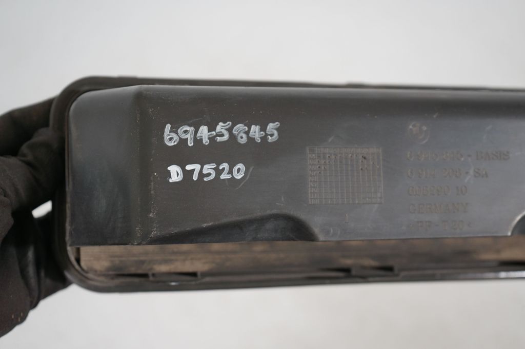 Quarter panel pressure vent (9)