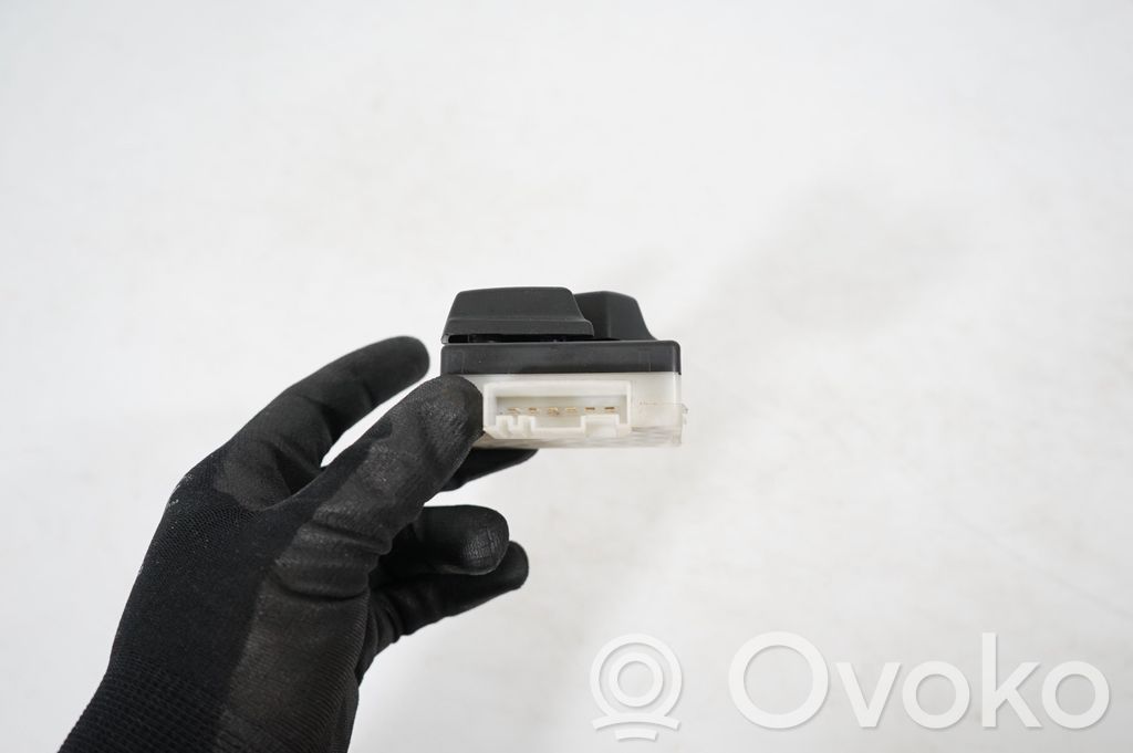 Seat control switch (7)