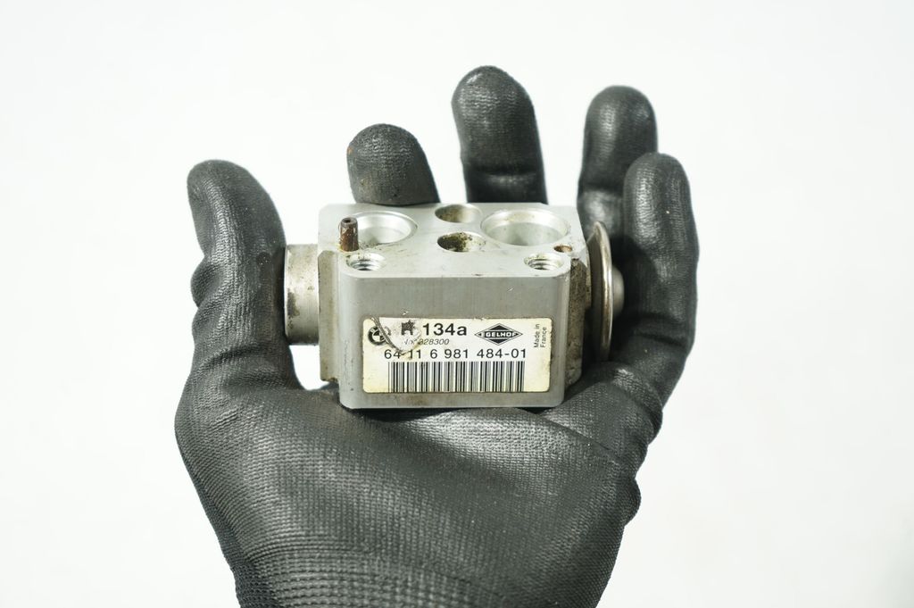 Air conditioning (A/C) expansion valve (11)