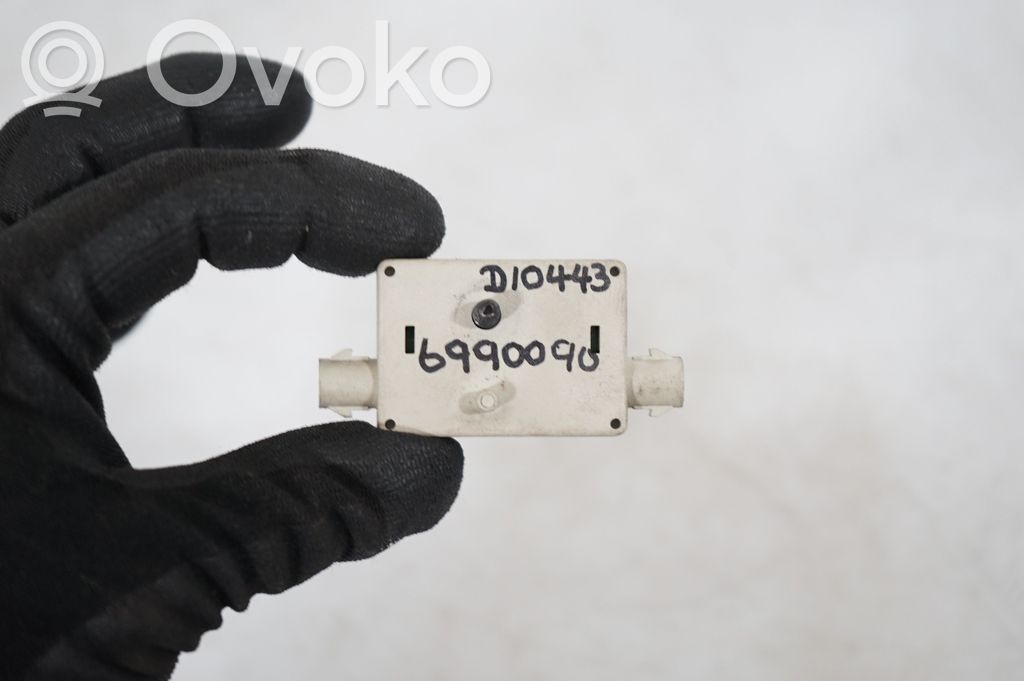 Aerial antenna amplifier (10)