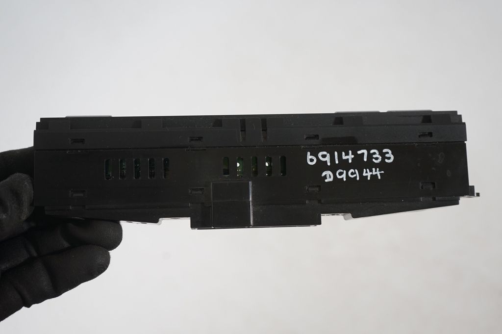 Seat heating switch (8)