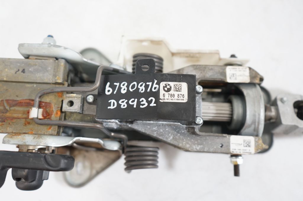 Steering wheel axle (10)